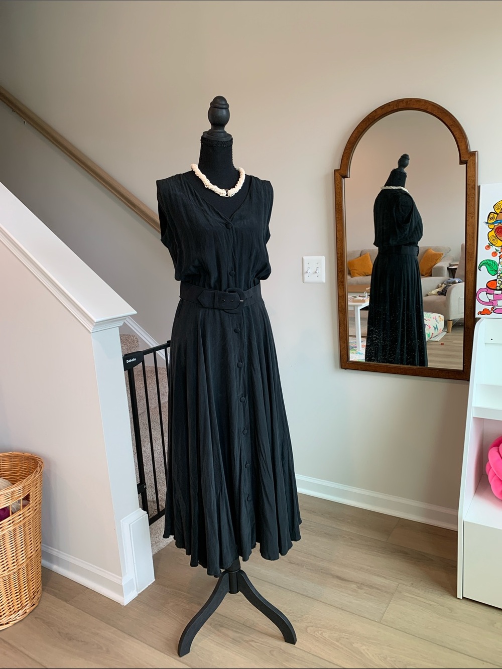 Gorgeous 100 silk Spenser Jeremy Black Button-Front Belted fully Lined Dress